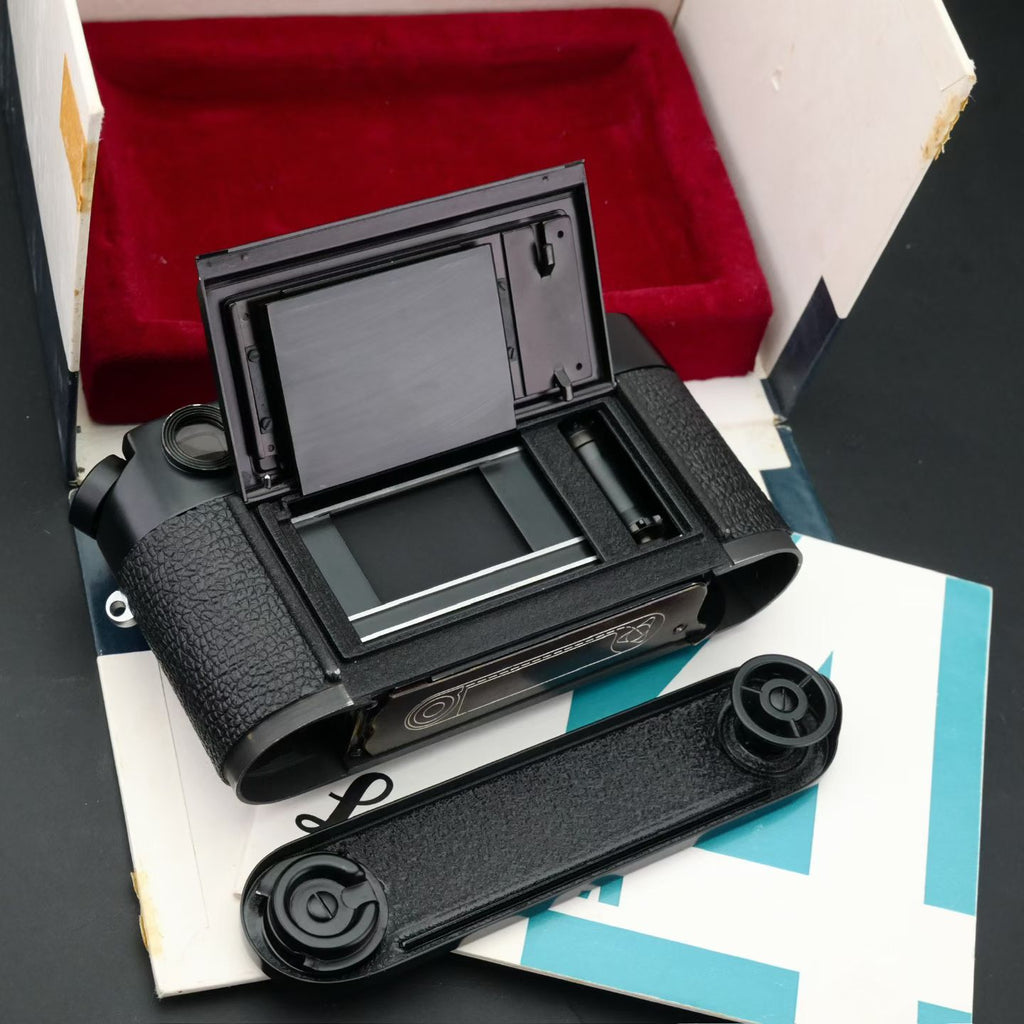 Leica M4 Black Paint Rangefinder SNxx888 Near Mint US$8950