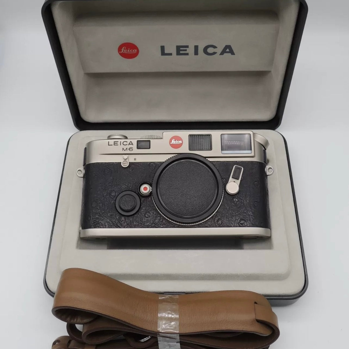 Leica M6 Titanium 0.72 Rangefinder with Ostrich Skin Near Mint US$3850