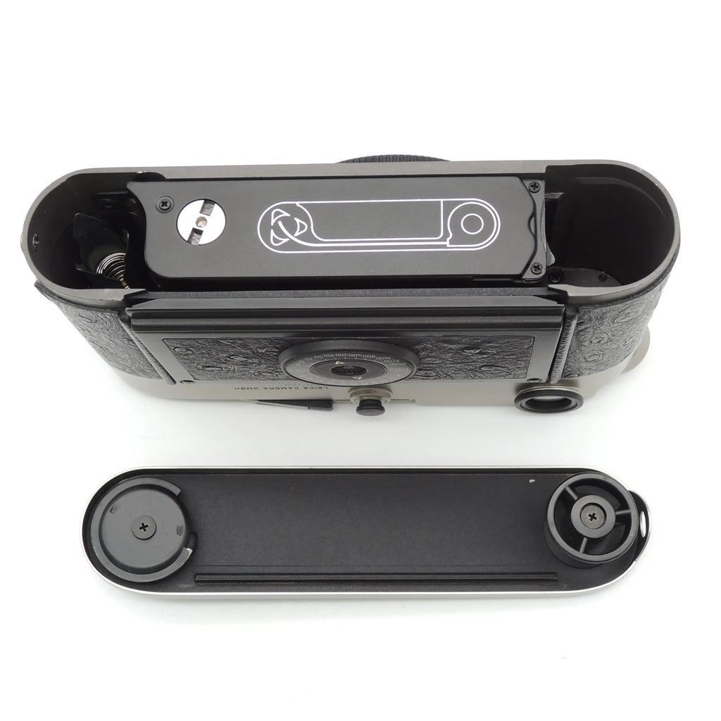 Leica M6 Titanium 0.72 Rangefinder with Ostrich Skin Near Mint US$3850