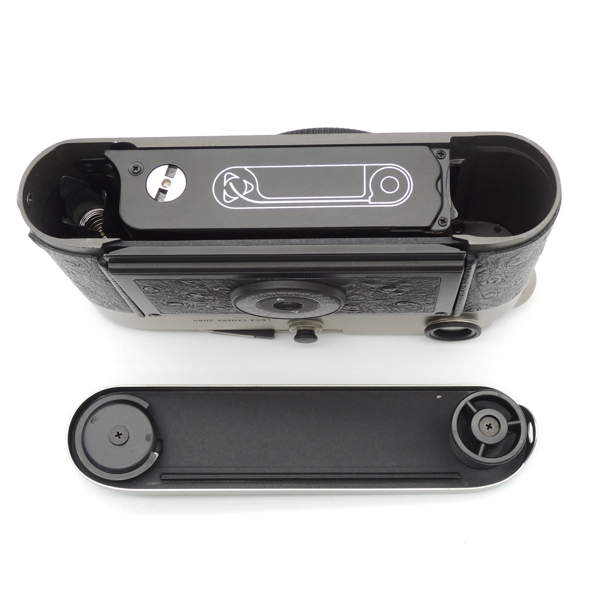 Leica M6 Titanium 0.72 Rangefinder with Ostrich Skin Near Mint US$3850