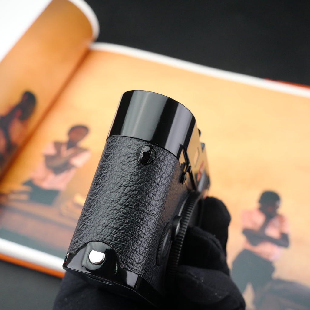 Leica M6 TTL 0.72 Millennium Black Paint Near Mint US$7250