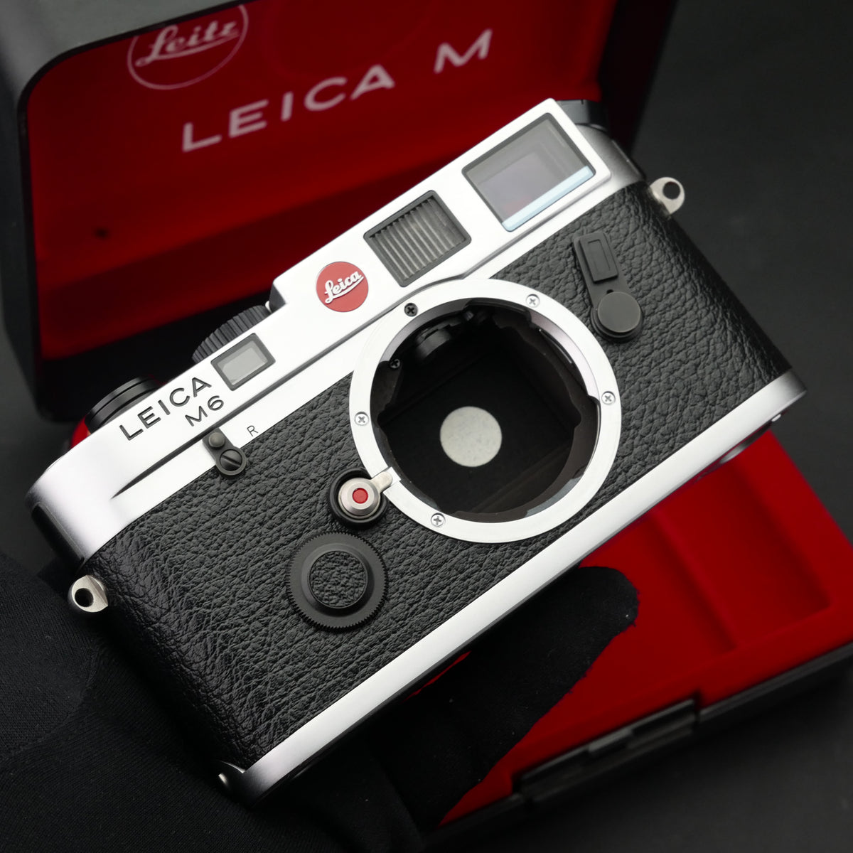 Leica M6 Classic 0.72 Panda Rangefinder "SH" Badge Like New US$3480