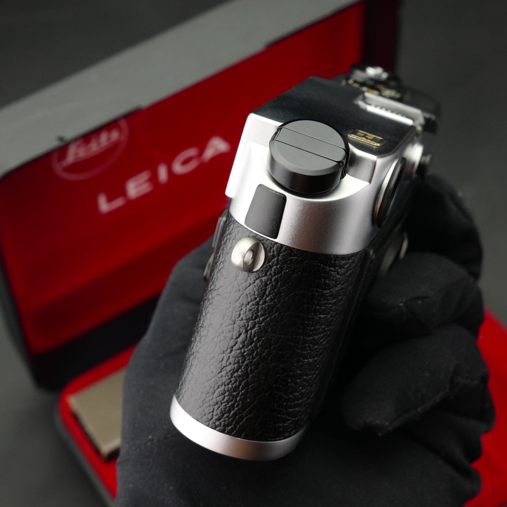 Leica M6 Classic 0.72 Panda Rangefinder "SH" Badge Like New US$3480