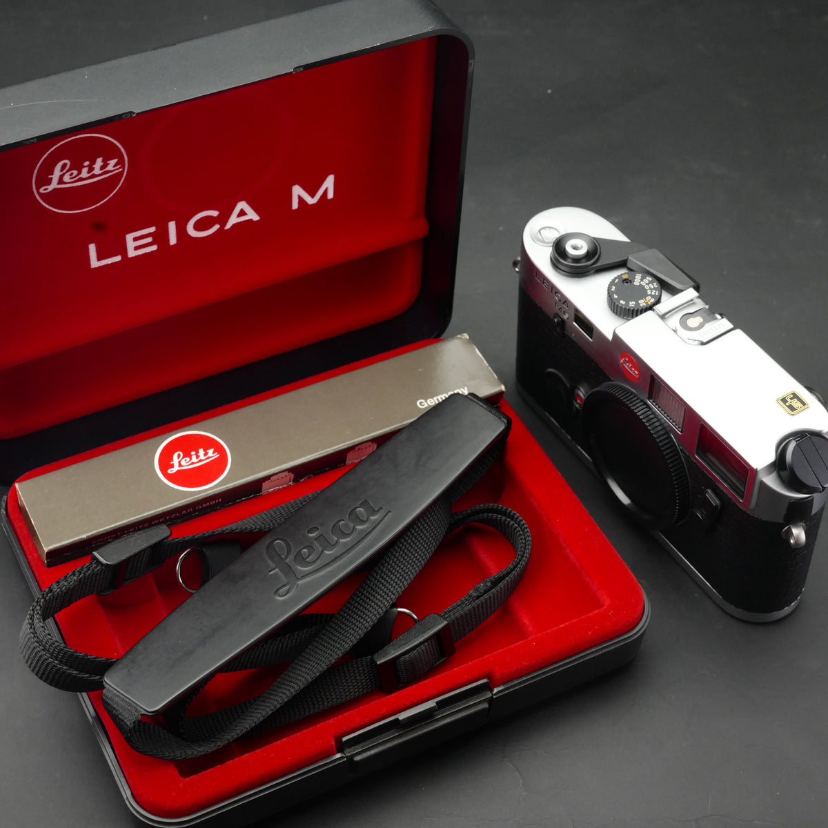 Leica M6 Classic 0.72 Panda Rangefinder "SH" Badge Like New US$3480