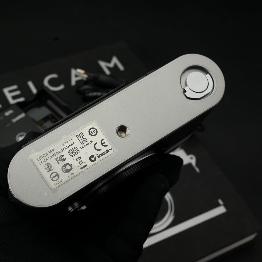 Leica M9 Steel Grey (CCD Low Pass Filter Replaced) 2K Act. MINT US$2750
