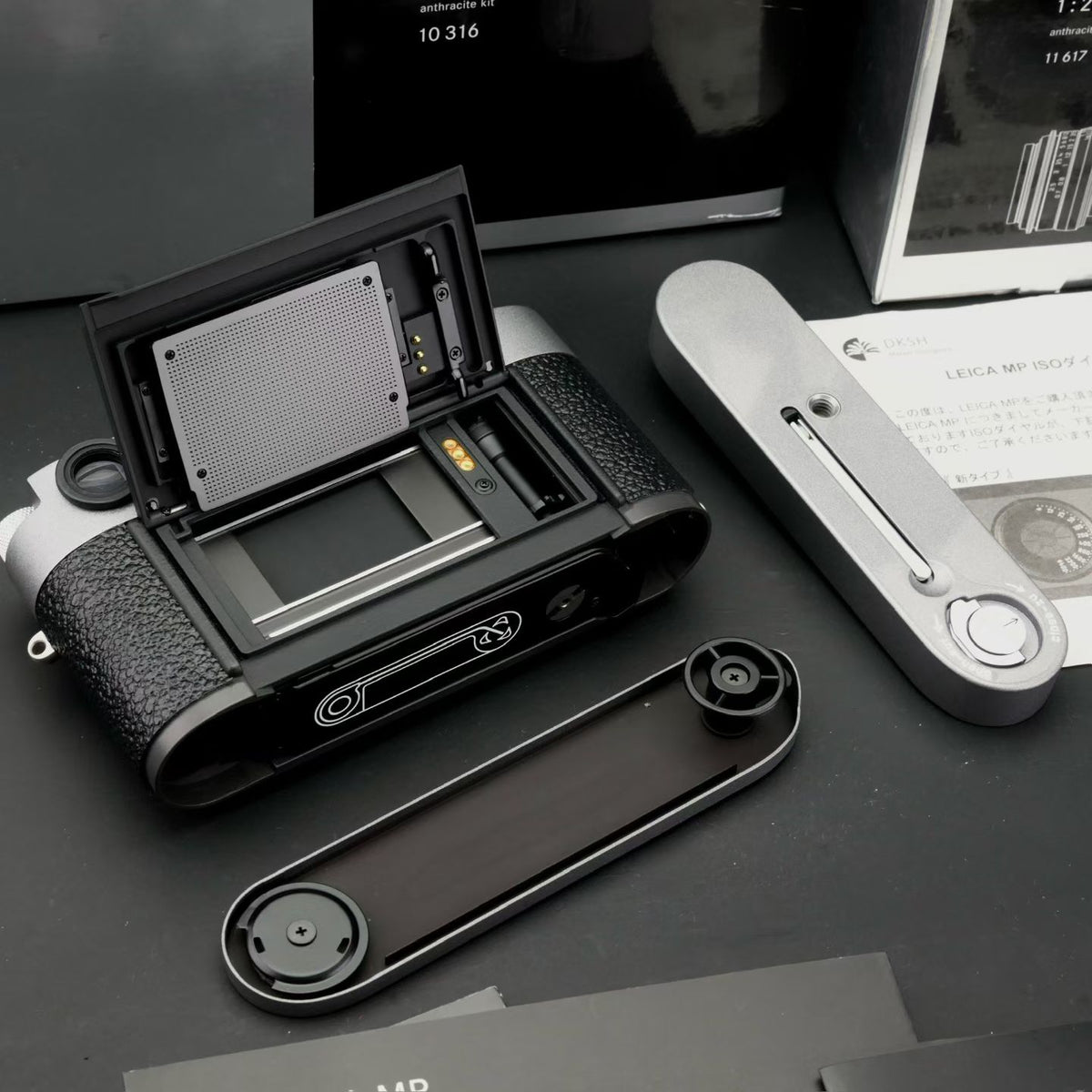 Leica MP Anthracite Kit + 35/2 Cron Asph New Unused US$18500