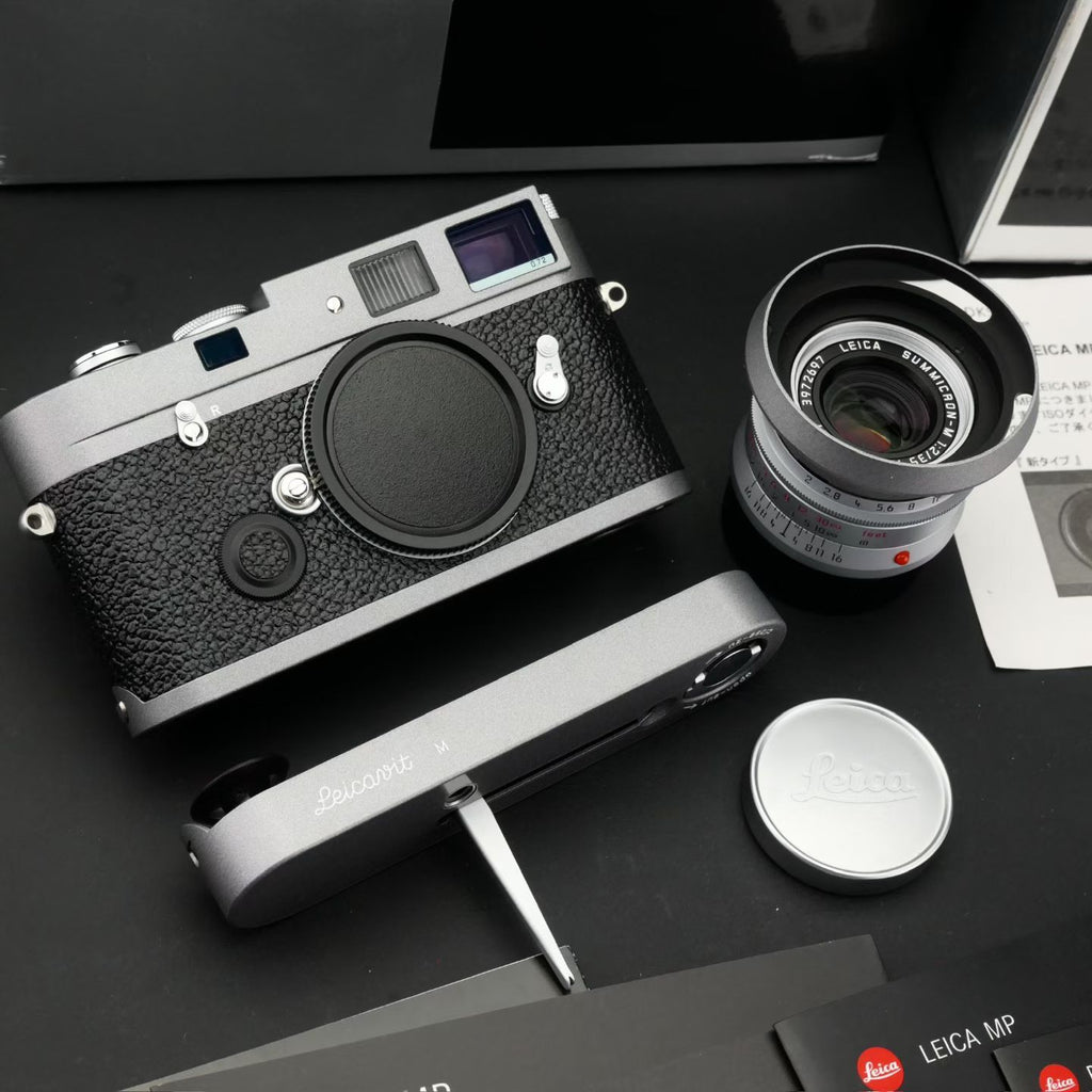 Leica MP Anthracite Kit + 35/2 Cron Asph New Unused US$18500