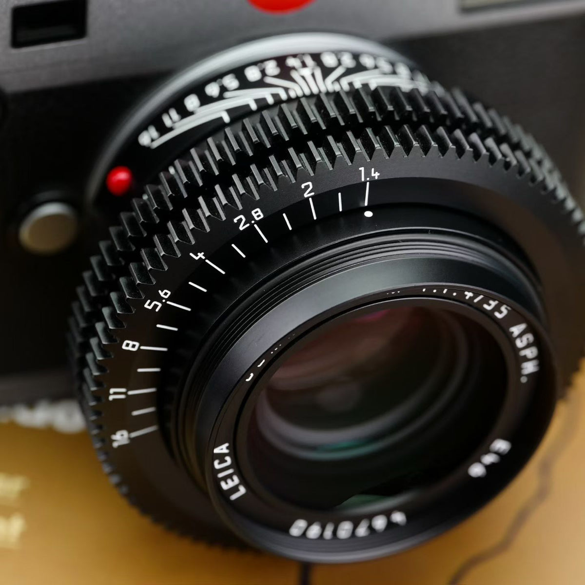 Leitz Cine 35mm M 0.8 f/1.4 Full Frame M-Mount Lens (Feet) US$6280