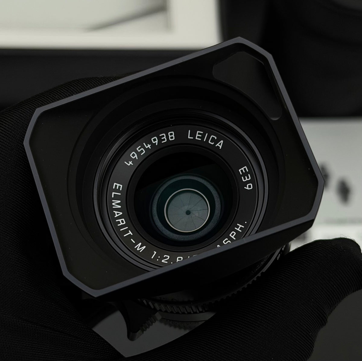 Leica M 28mm f/2.8 ELMARIT-M ASPH v2 11677 Boxed US$1550