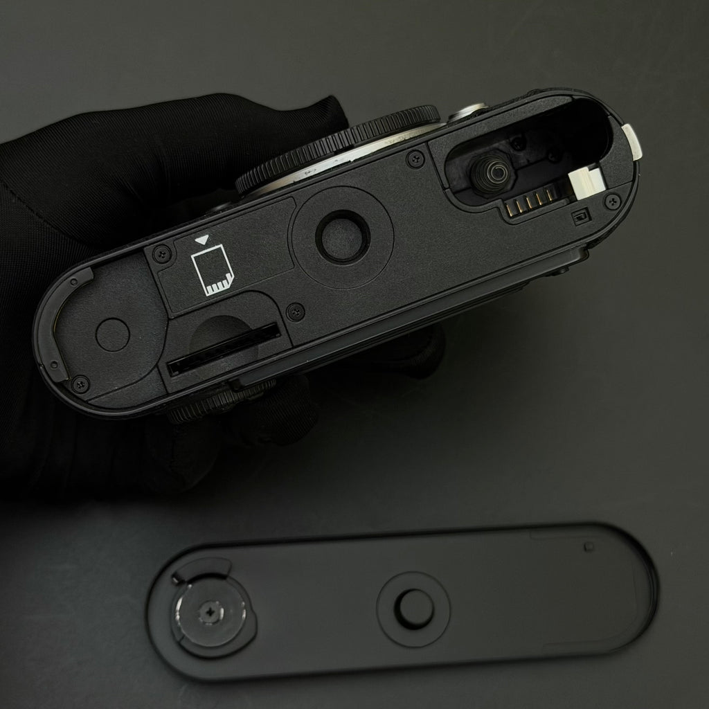 Leica M9 Black Paint Repainted with Ostrich Skin (Low Pass Filter Replaced, 8K Act.) MINT US$2850