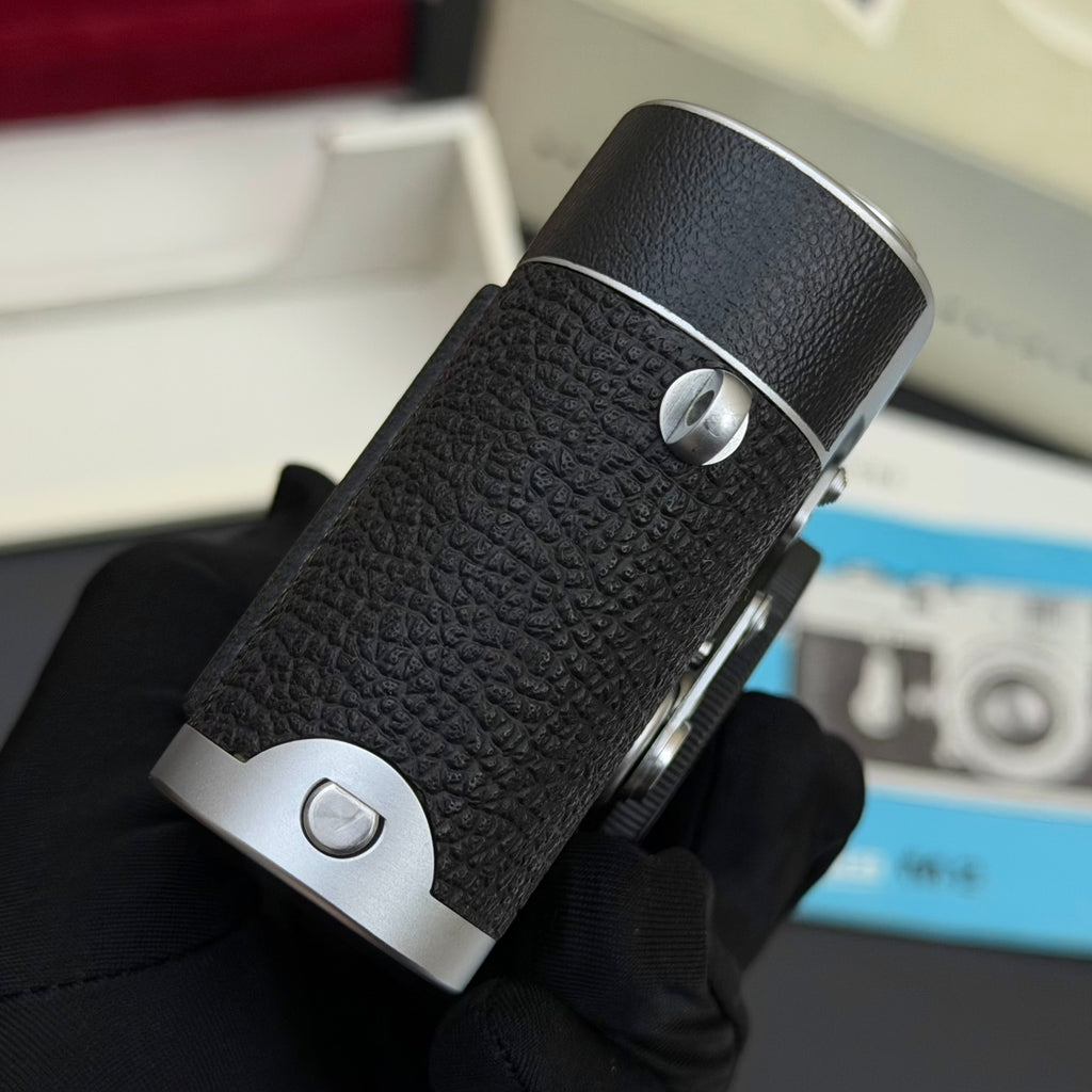 Leica M2 Silver Chrome Rangefinder with “L” Seal NMIB US$2580