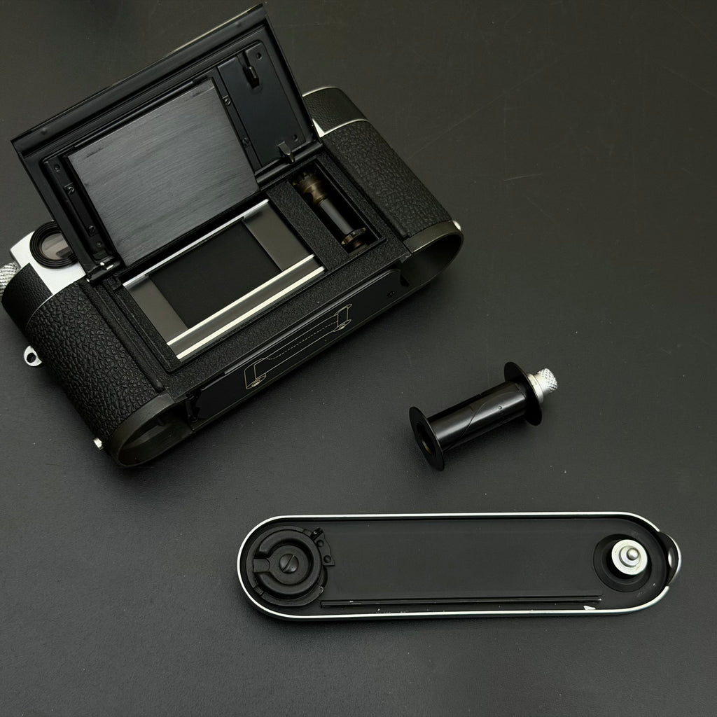 Leica M2 Silver Chrome Rangefinder with “L” Seal NMIB US$2580