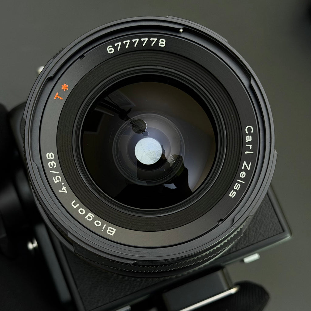 Hasselblad SWC/M with 38/4.5 Biogon T* CF + VFD + A12 Set NMIB US$3850