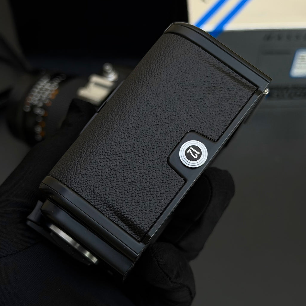 Hasselblad SWC/M with 38/4.5 Biogon T* CF + VFD + A12 Set NMIB US$3850