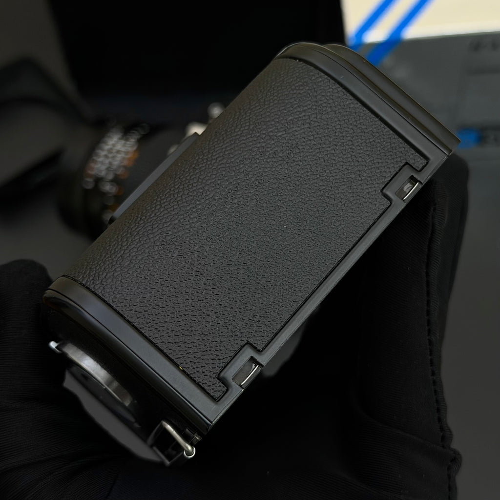 Hasselblad SWC/M with 38/4.5 Biogon T* CF + VFD + A12 Set NMIB US$3850