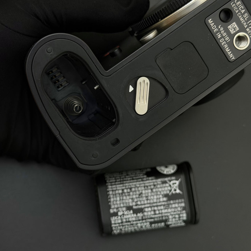 Leica SL (Typ 601) Digital Camera Near Mint US$1580