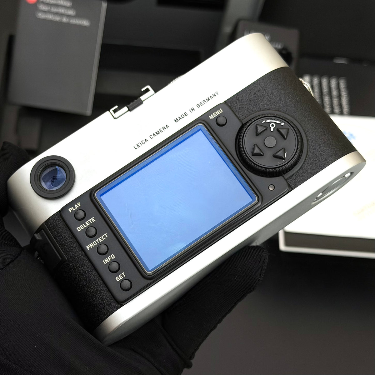 Leica M8 Silver Chrome Digital Rangefinder 7.4K Act. MINT US$1980