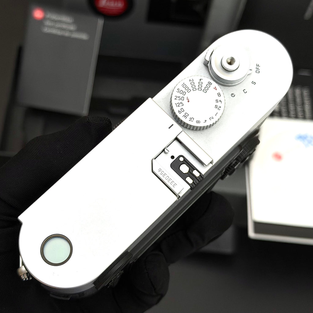 Leica M8 Silver Chrome Digital Rangefinder 7.4K Act. MINT US$1980