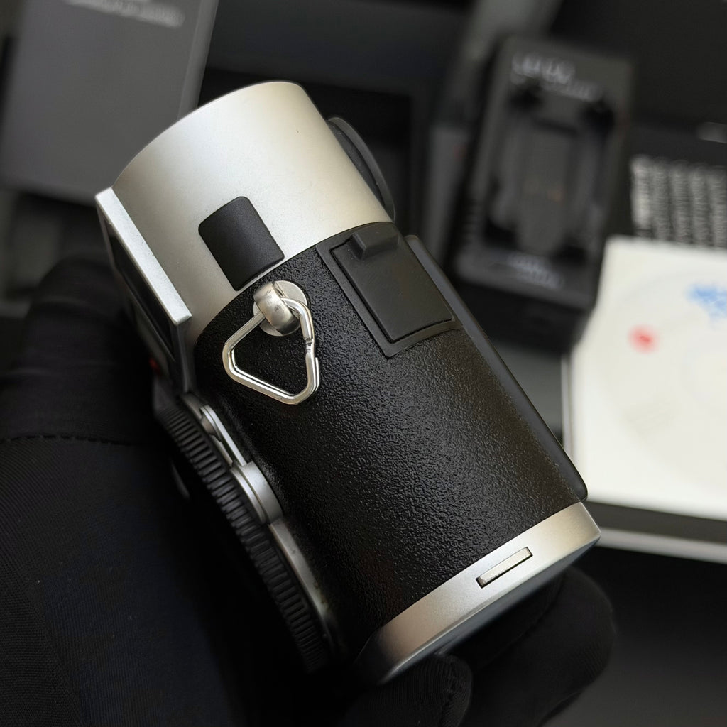 Leica M8 Silver Chrome Digital Rangefinder 7.4K Act. MINT US$1980