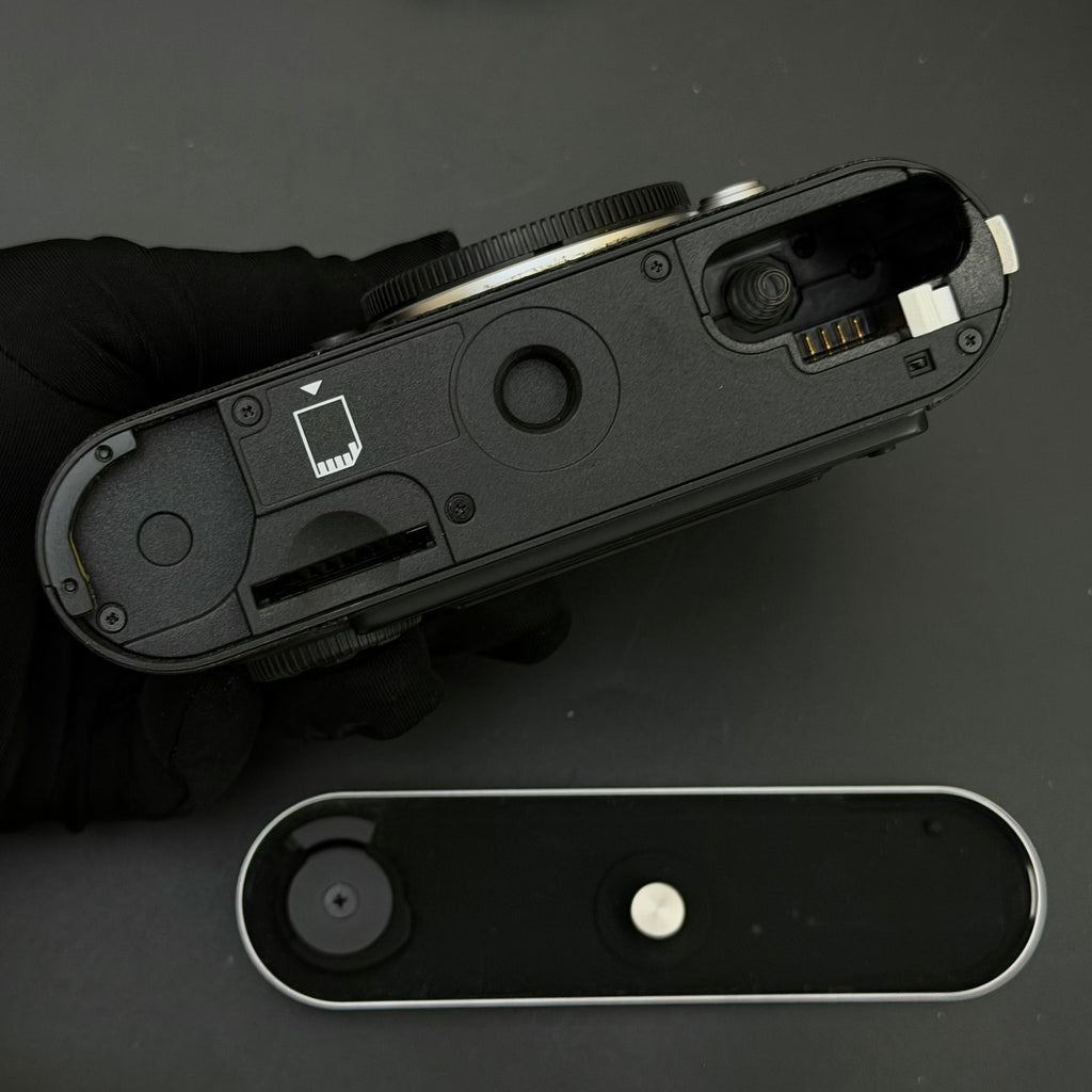 Leica M8 Silver Chrome Digital Rangefinder 7.4K Act. MINT US$1980