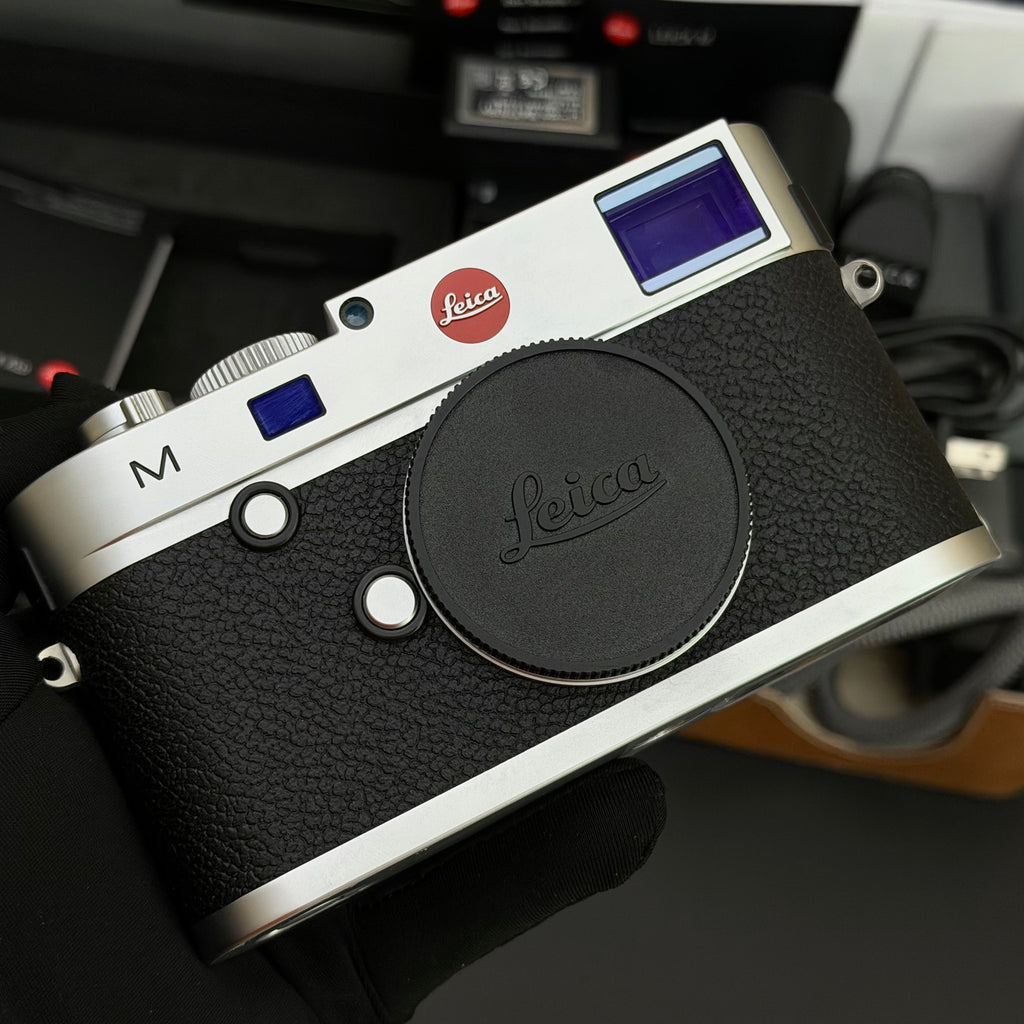 Leica M Typ 240 M240 Silver Chrome + EVF + Half Case + Xtra Battery US$2995