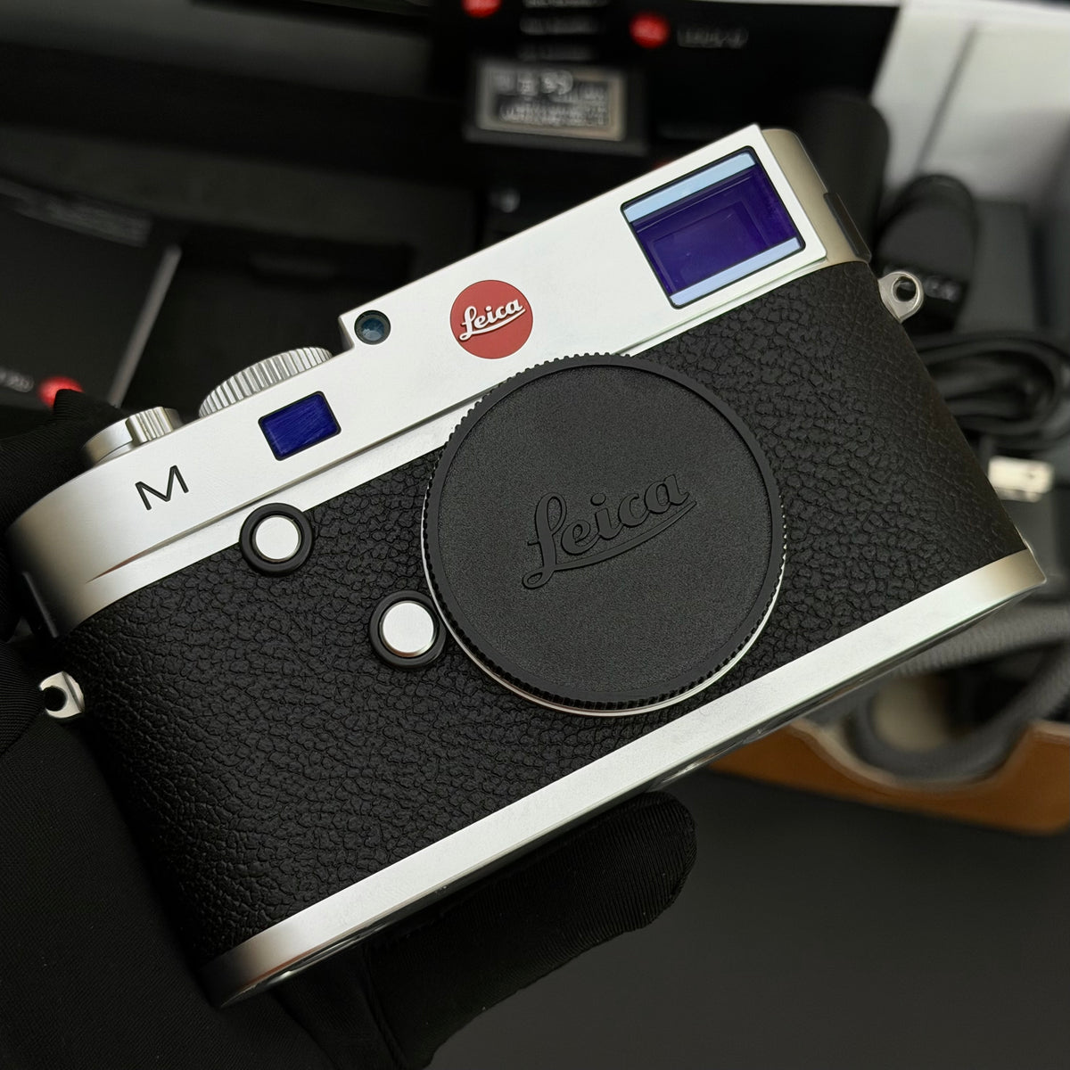 Leica M Typ 240 M240 Silver Chrome + EVF + Half Case + Xtra Battery US$2995