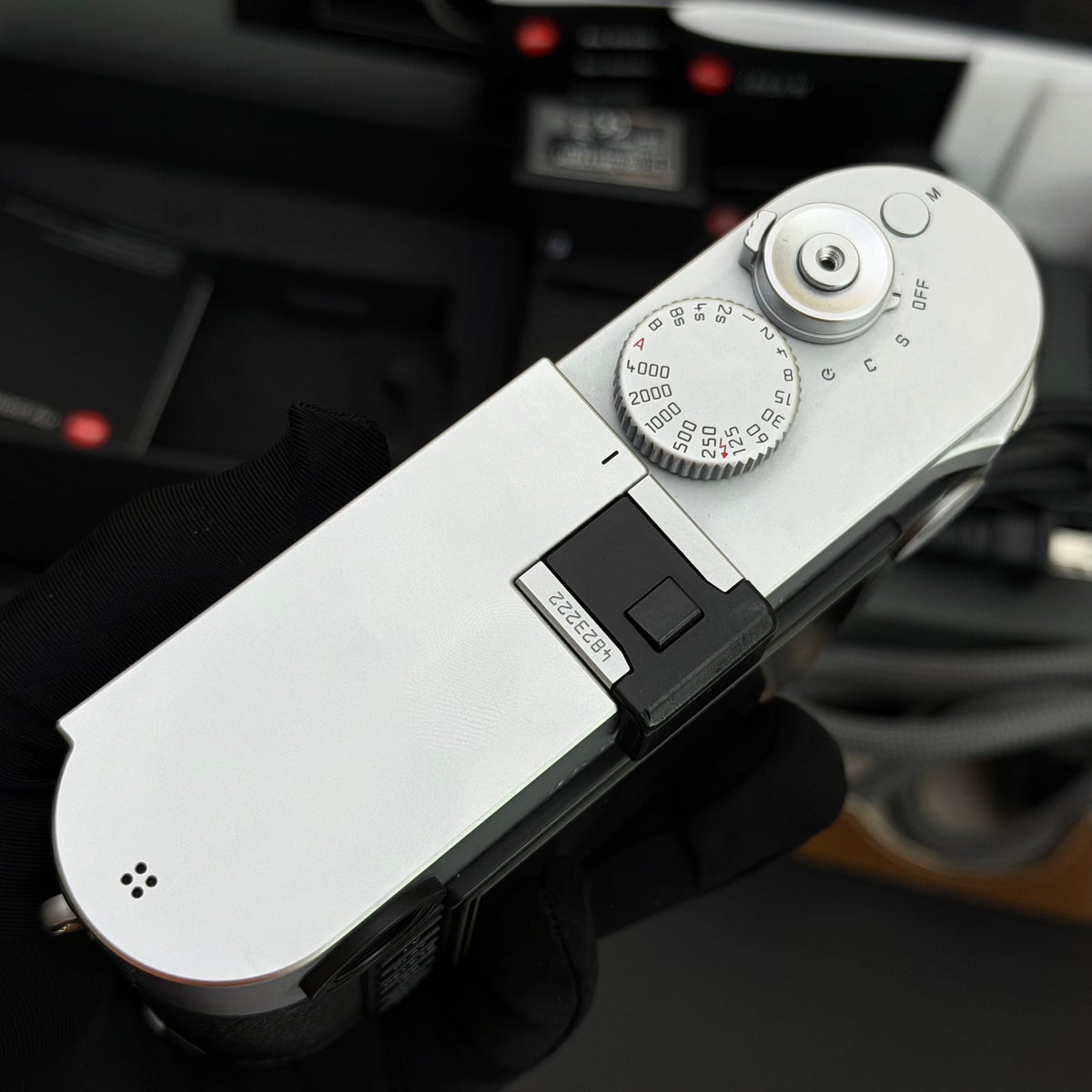 Leica M Typ 240 M240 Silver Chrome + EVF + Half Case + Xtra Battery US$2995