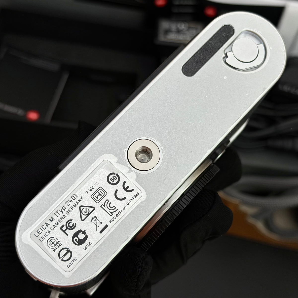 Leica M Typ 240 M240 Silver Chrome + EVF + Half Case + Xtra Battery US$2995
