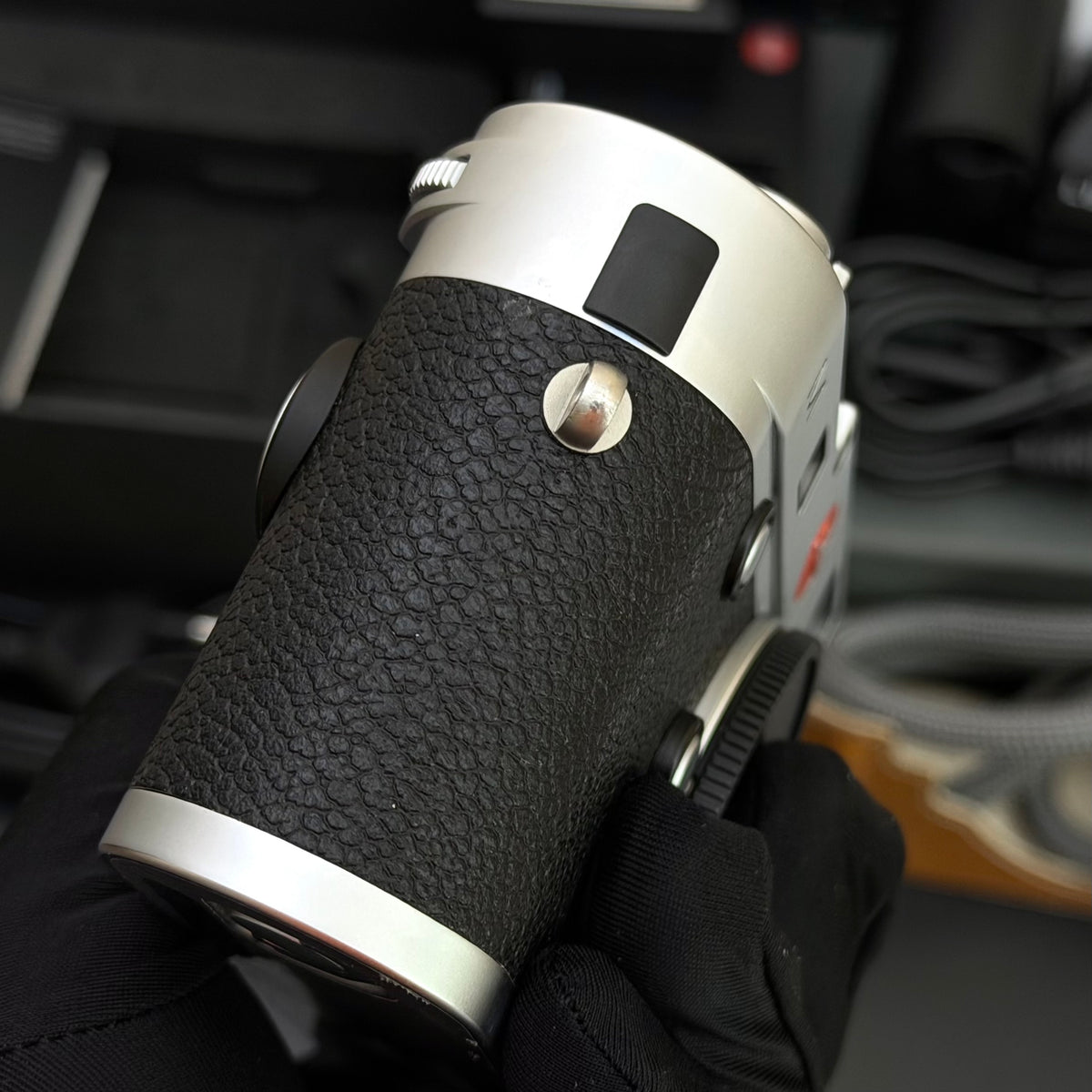 Leica M Typ 240 M240 Silver Chrome + EVF + Half Case + Xtra Battery US$2995