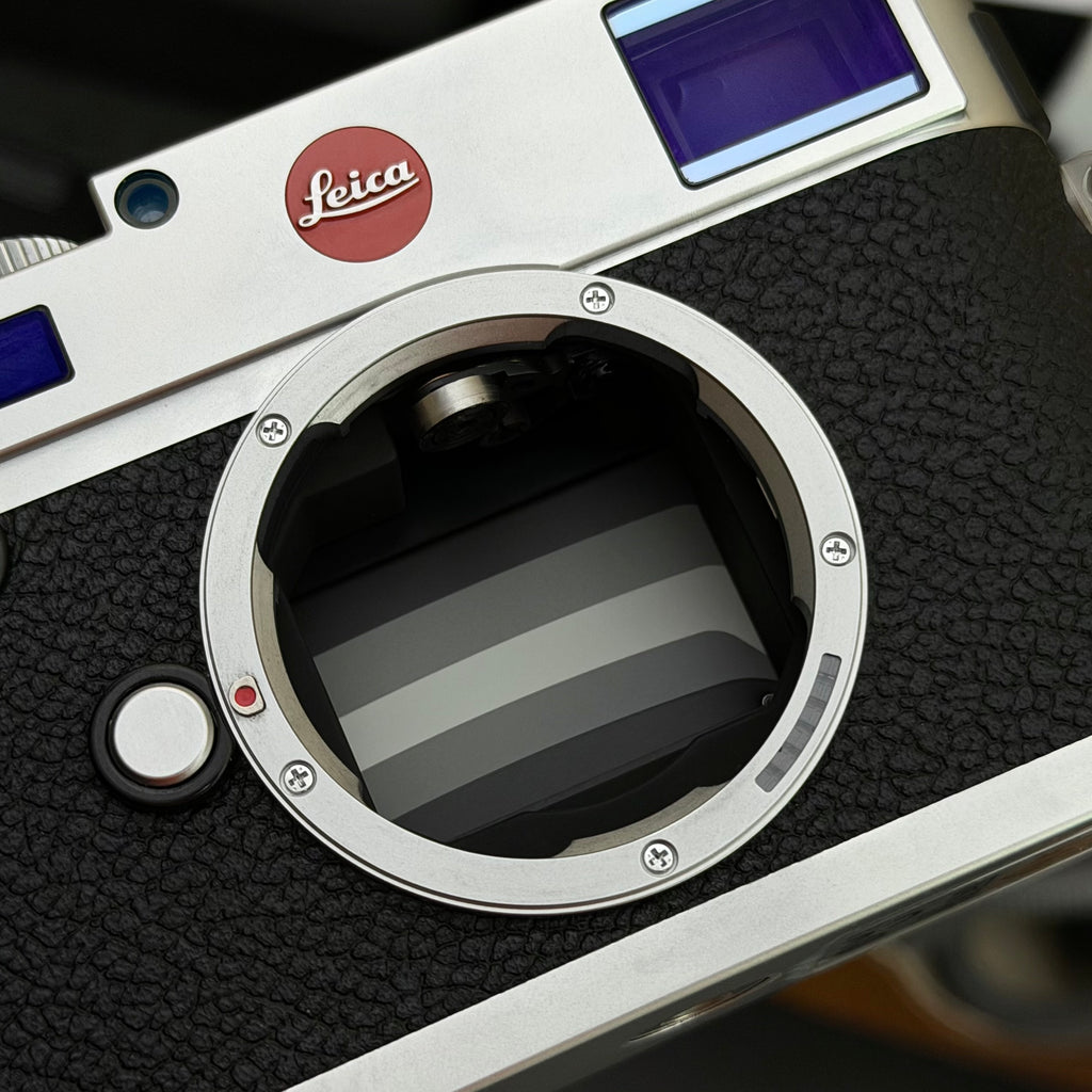 Leica M Typ 240 M240 Silver Chrome + EVF + Half Case + Xtra Battery US$2995