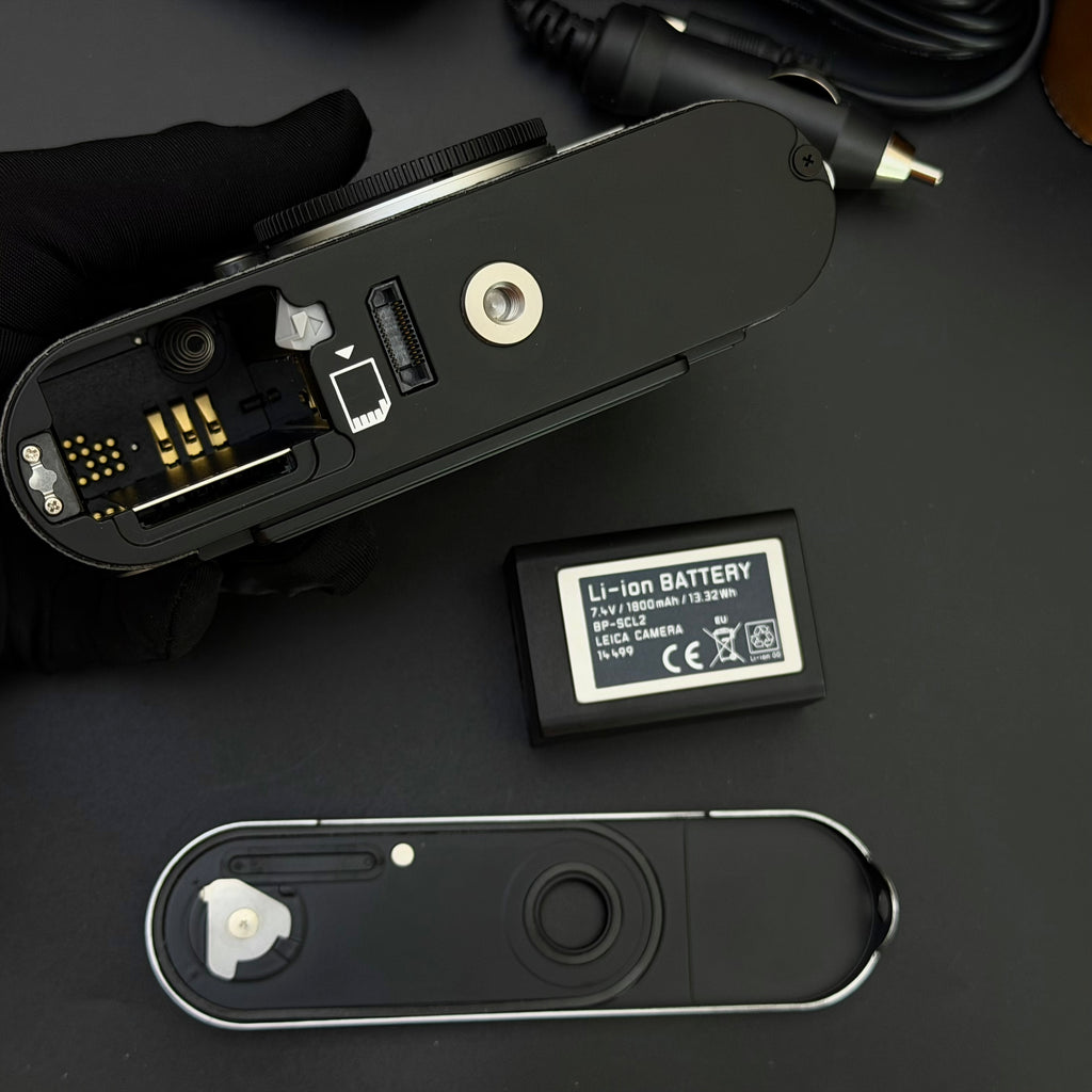 Leica M Typ 240 M240 Silver Chrome + EVF + Half Case + Xtra Battery US$2995