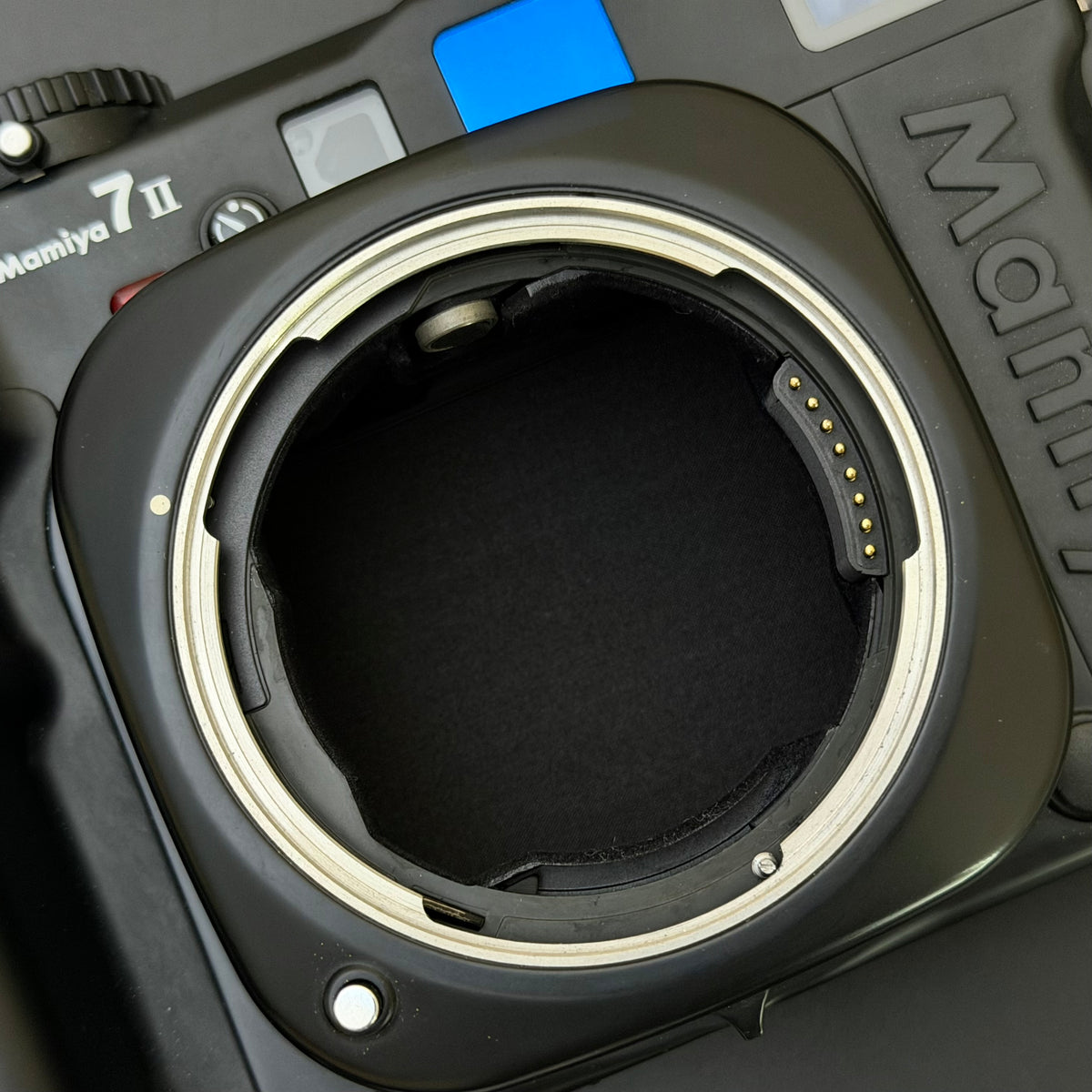 Mamiya 7II + 80/4 + 43/4.5 + Pano Kit + PL Kit Near Mint US$7580