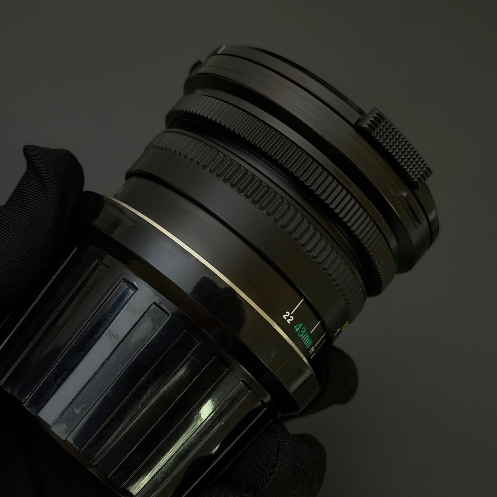 Mamiya 7II + 80/4 + 43/4.5 + Pano Kit + PL Kit Near Mint US$7580