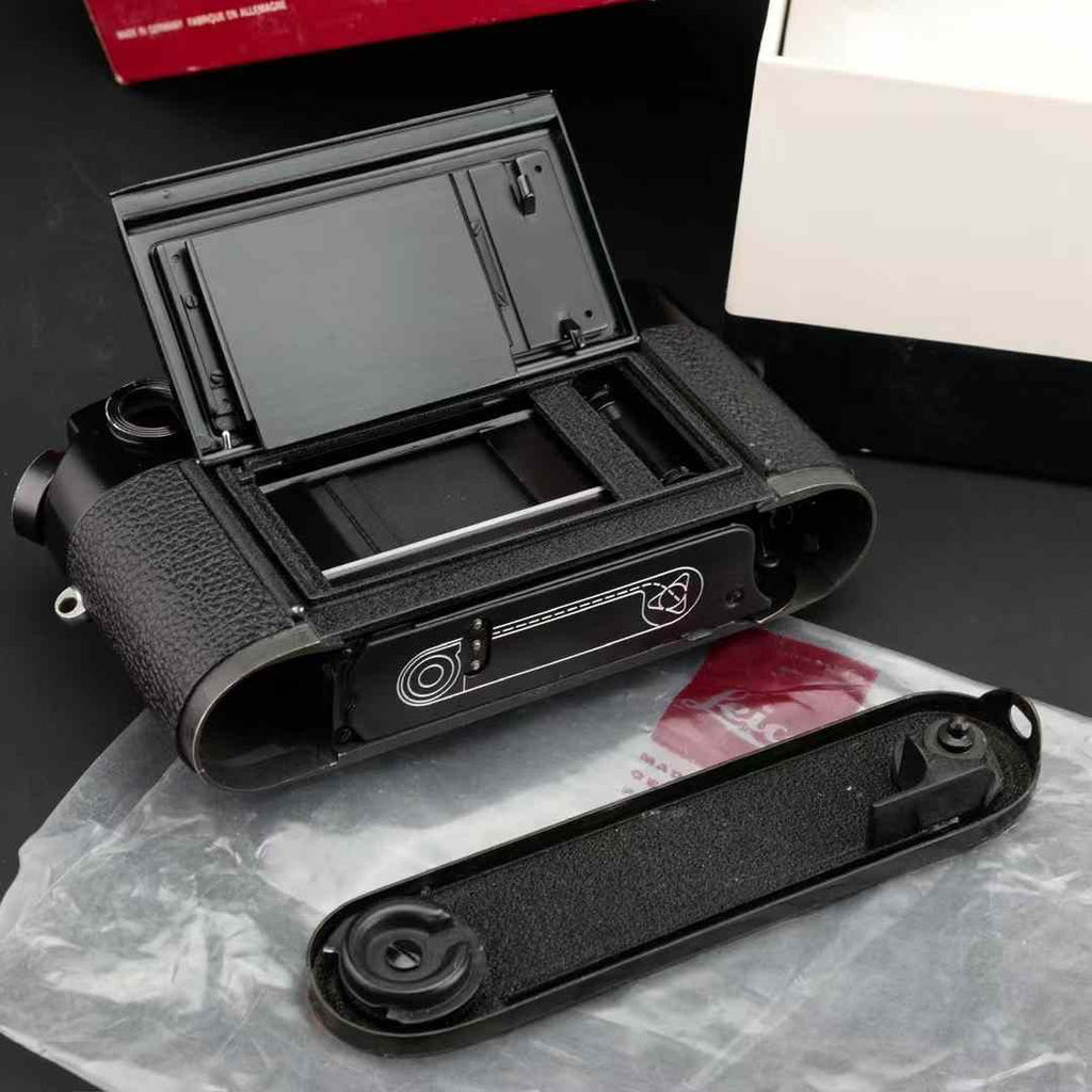 Leica M4 Mot Black Paint Rangefinder Boxed US14800