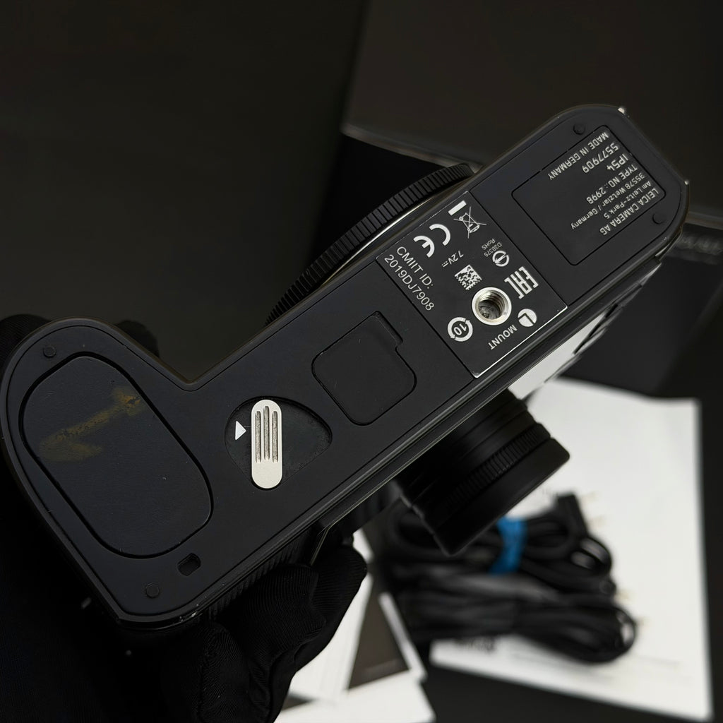 Leica SL2 Digital Camera Boxed US$1875
