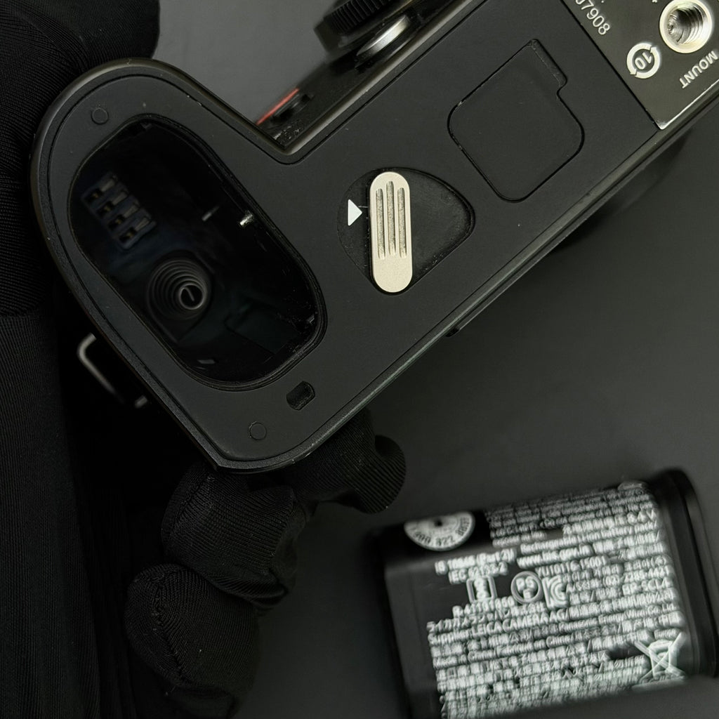 Leica SL2 Digital Camera Boxed US$1875
